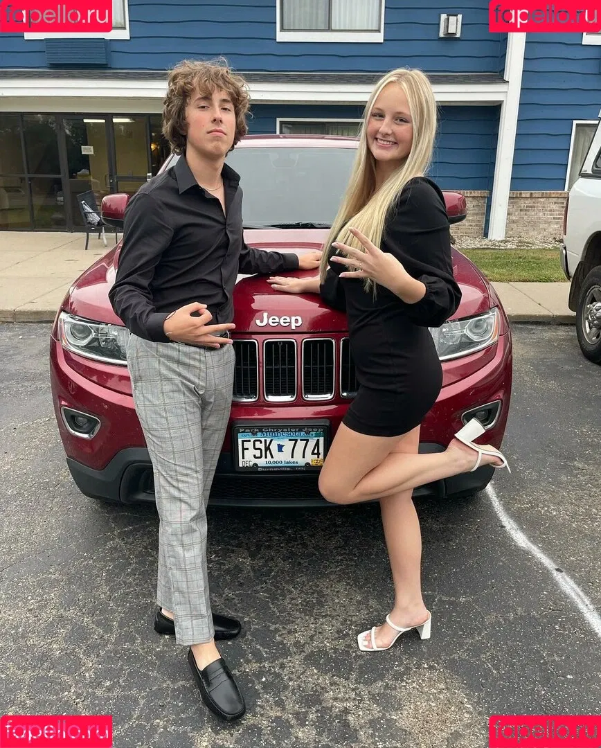 Anya Truax Onlyfans Photo Gallery 