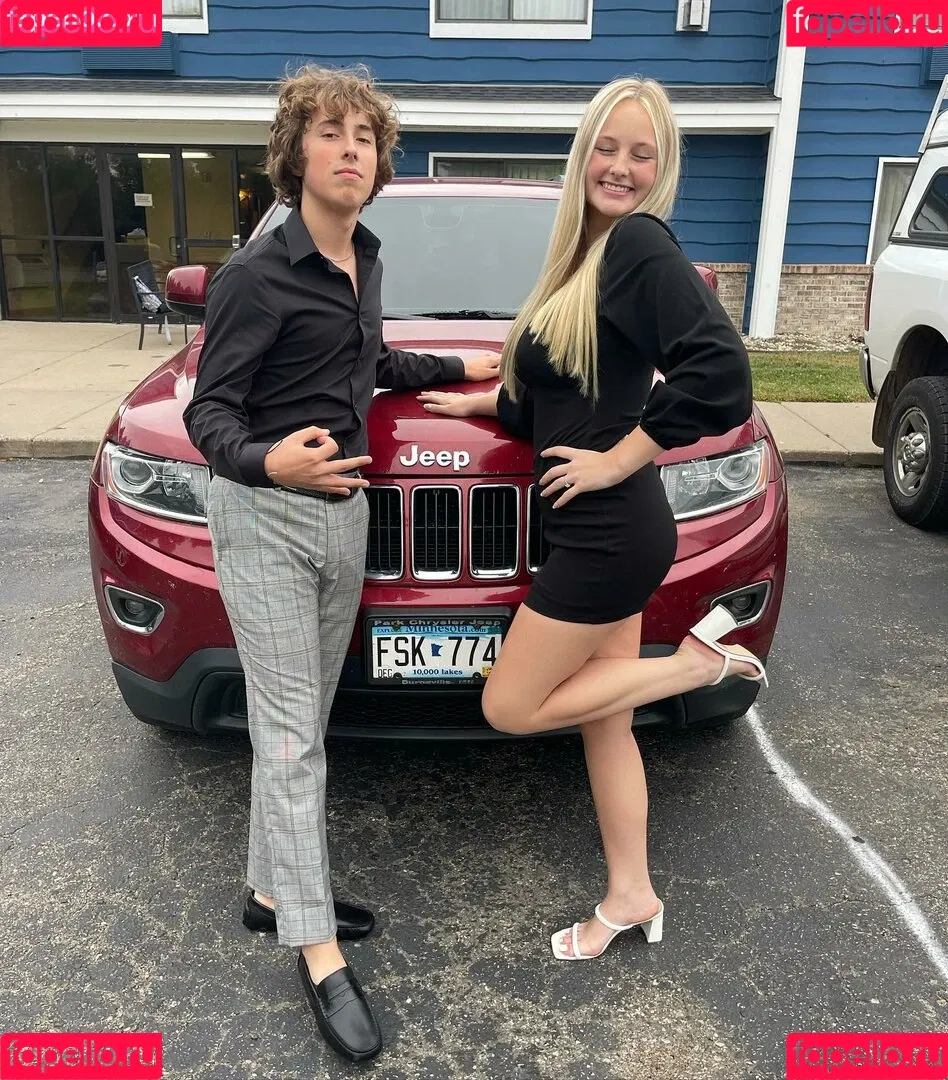 Anya Truax Onlyfans Photo Gallery 