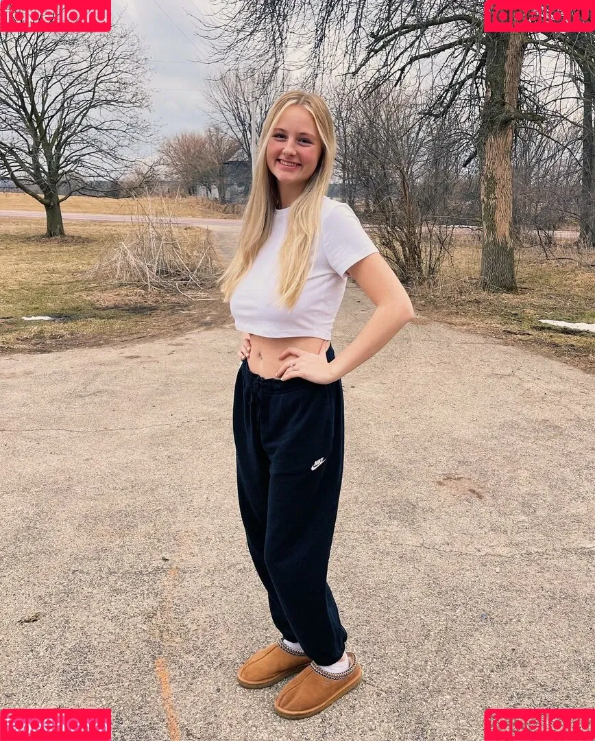 Anya Truax Onlyfans Photo Gallery 