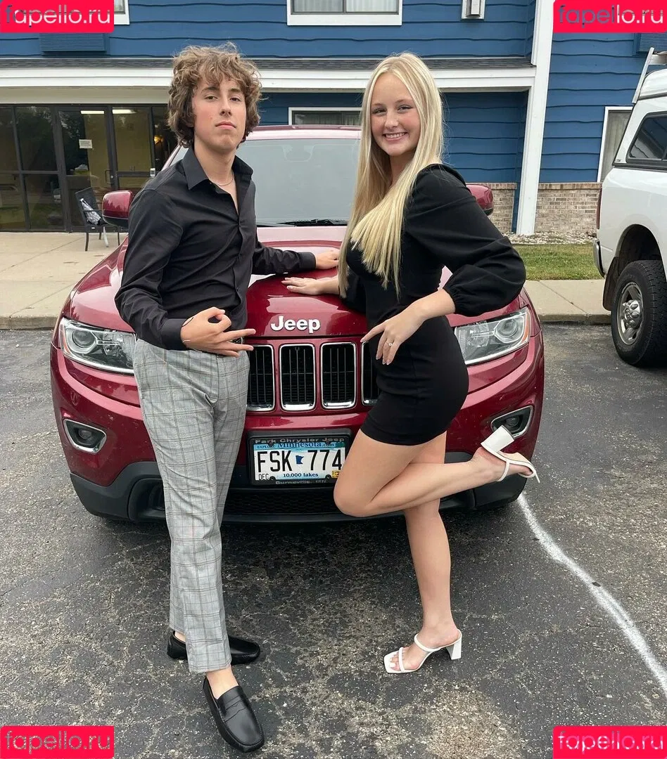 Anya Truax Onlyfans Photo Gallery 