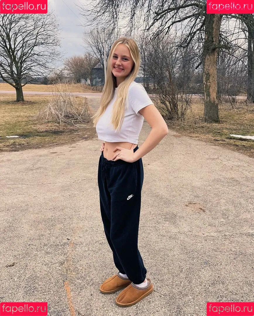 Anya Truax Onlyfans Photo Gallery 