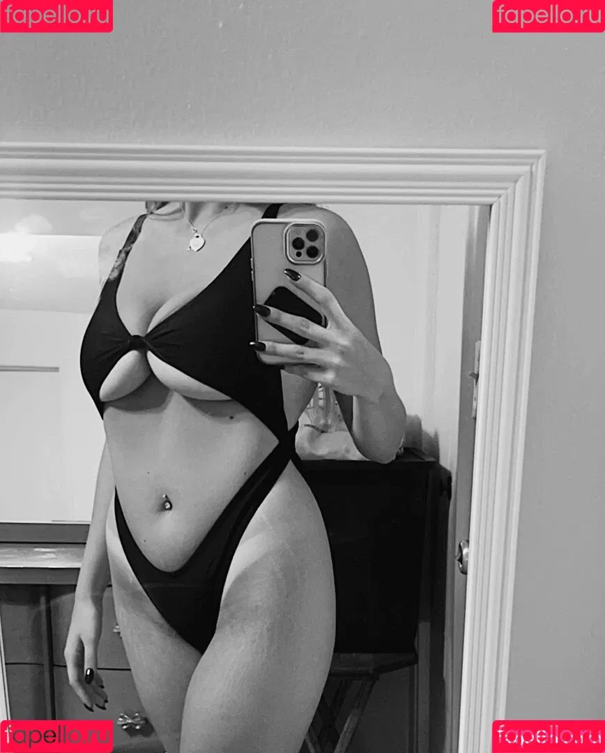 Anya Truax Onlyfans Photo Gallery 