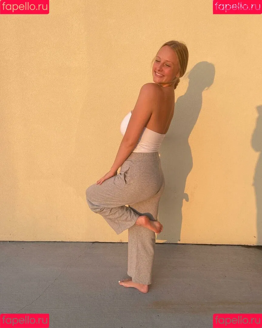 Anya Truax Onlyfans Photo Gallery 