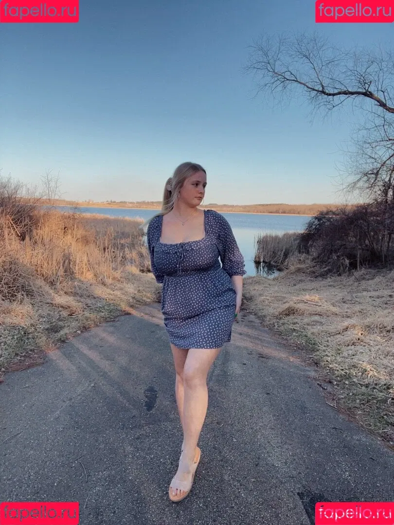 Anya Truax Onlyfans Photo Gallery 