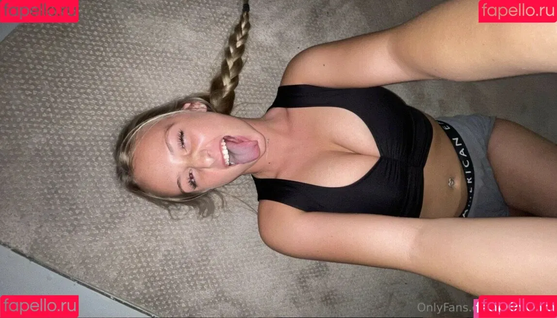 Anya Truax Onlyfans Photo Gallery 