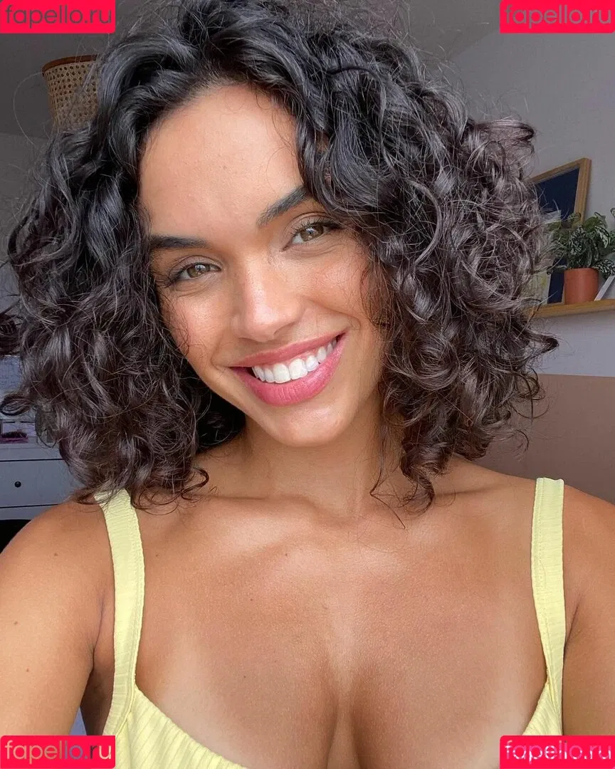 Giovana Cordeiro Onlyfans Photo Gallery 