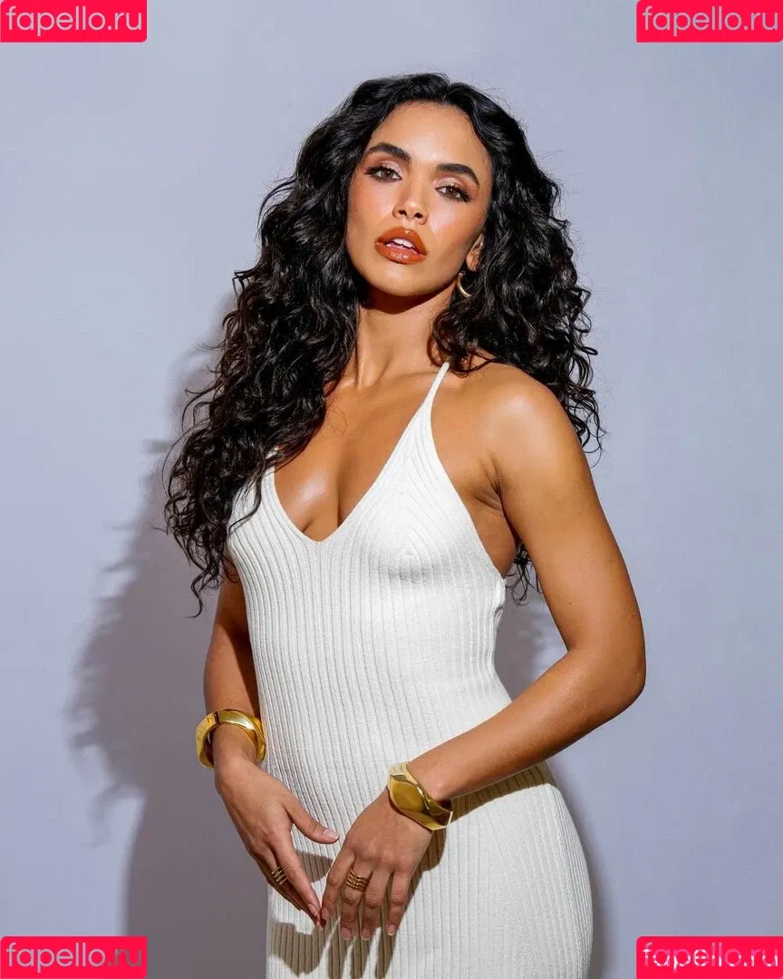 Giovana Cordeiro Onlyfans Photo Gallery 