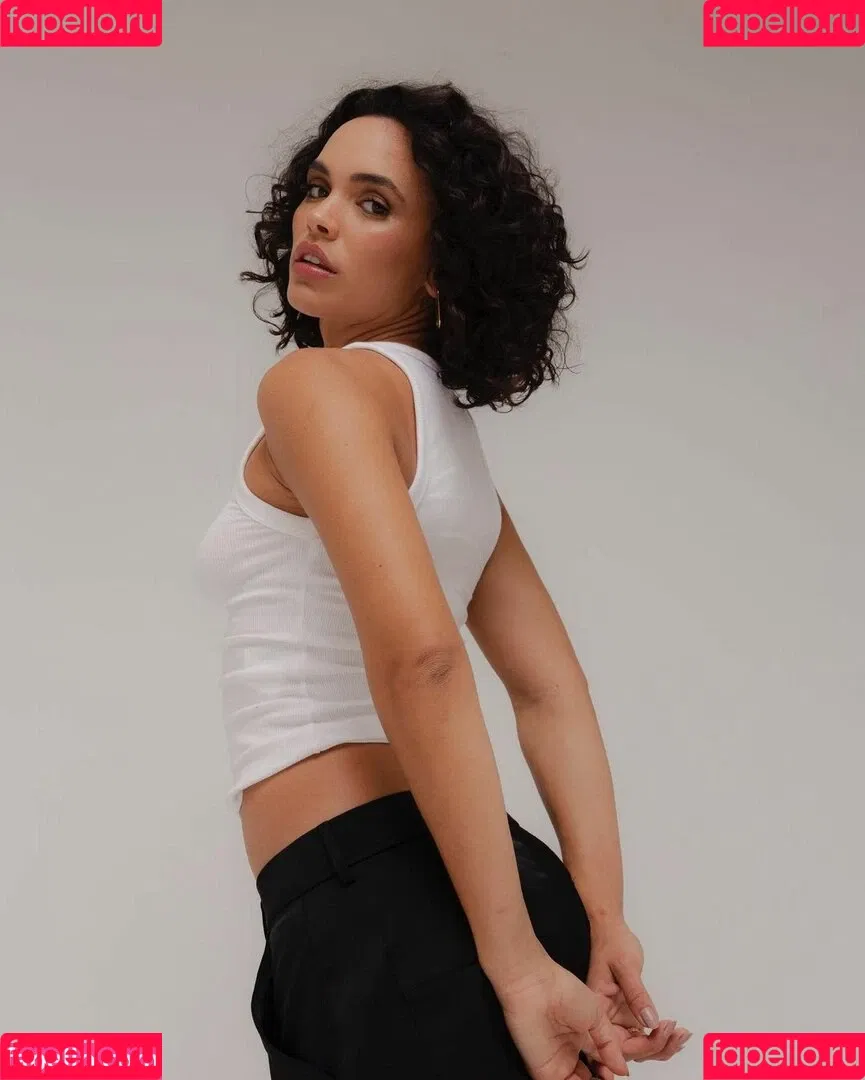 Giovana Cordeiro Onlyfans Photo Gallery 