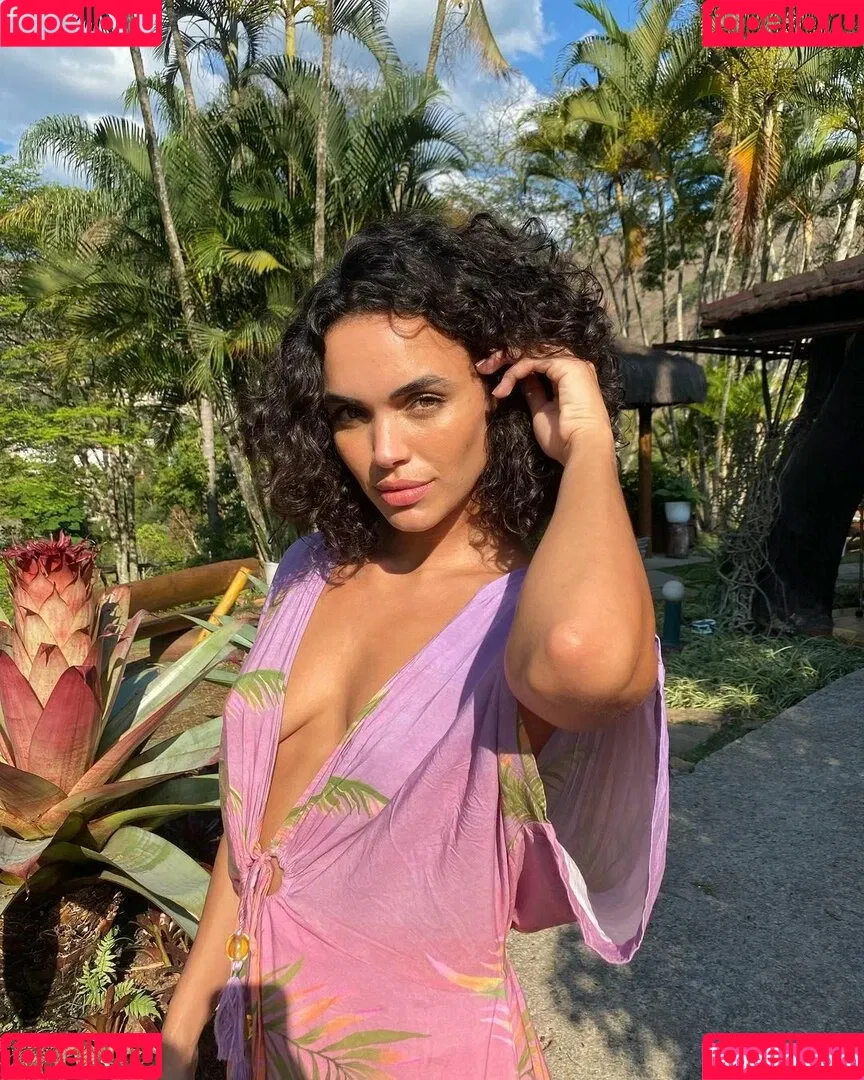 Giovana Cordeiro Onlyfans Photo Gallery 
