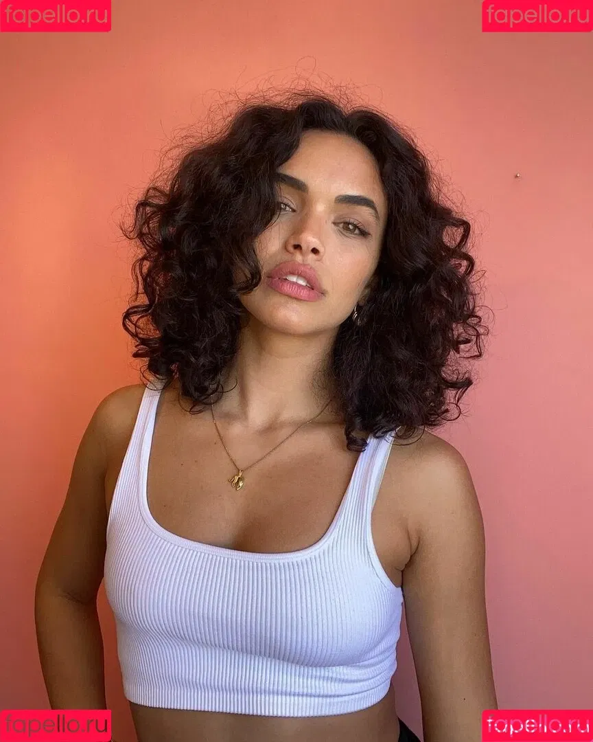 Giovana Cordeiro Onlyfans Photo Gallery 