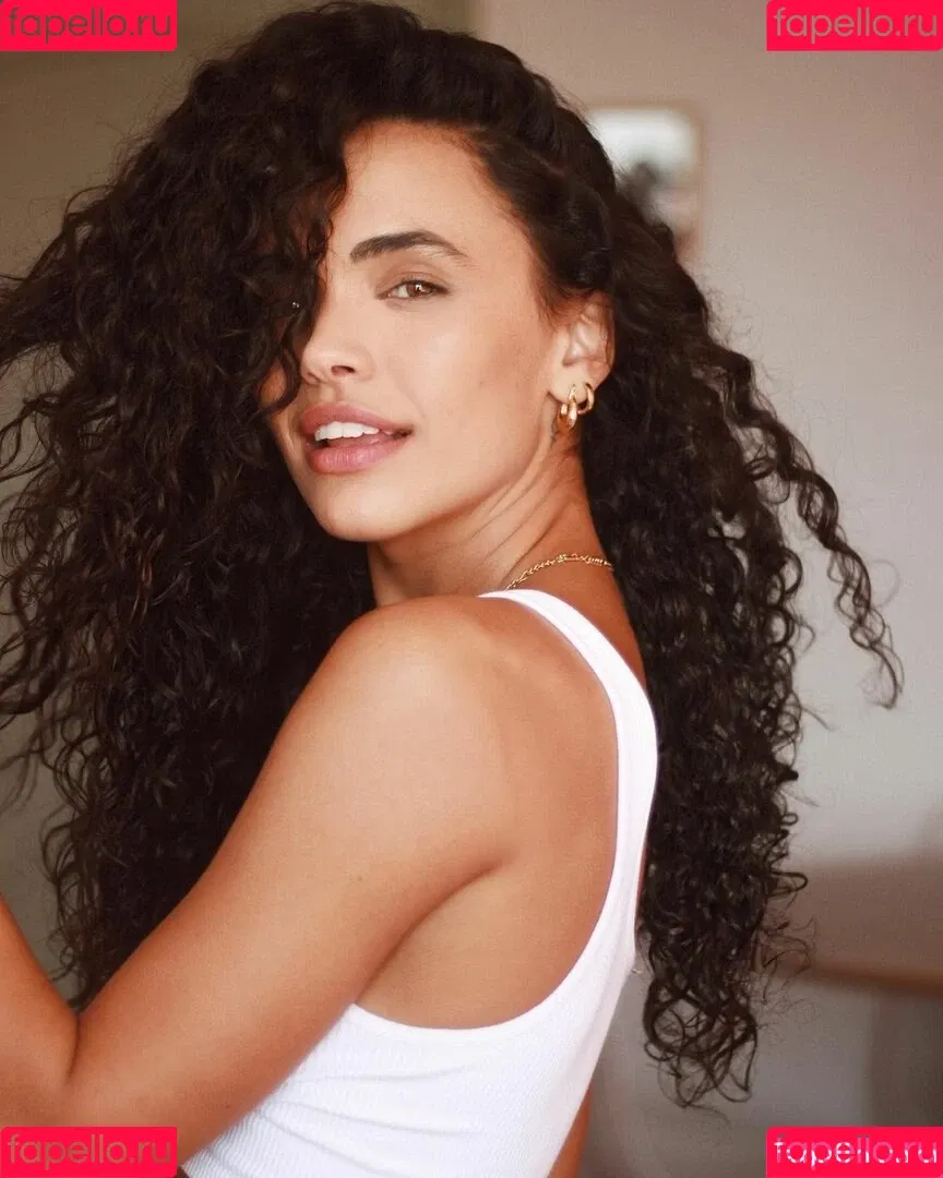 Giovana Cordeiro Onlyfans Photo Gallery 