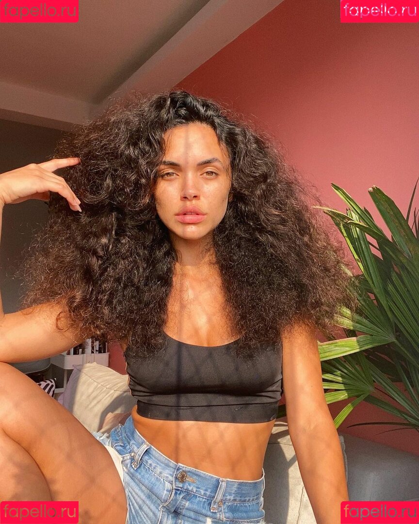 Giovana Cordeiro Nude Onlyfans Photo 15