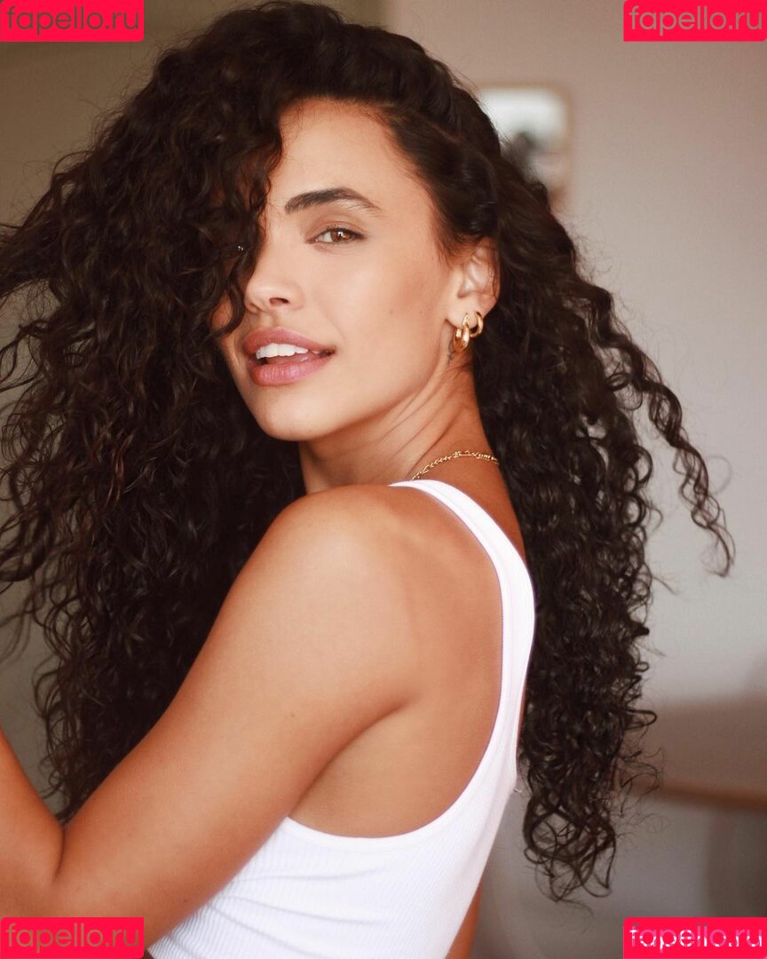 Giovana Cordeiro Nude Onlyfans Photo 4
