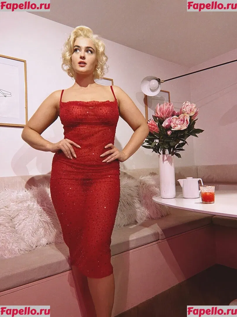 Stefania Ferrario Onlyfans Photo Gallery 