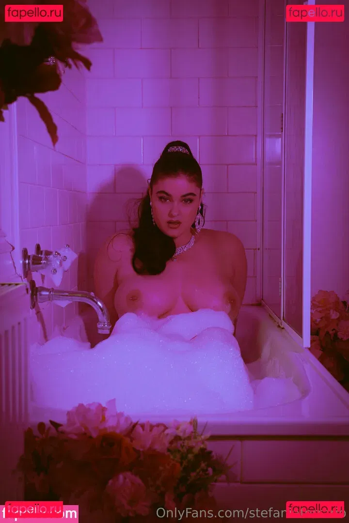 Stefania Ferrario Onlyfans Photo Gallery 