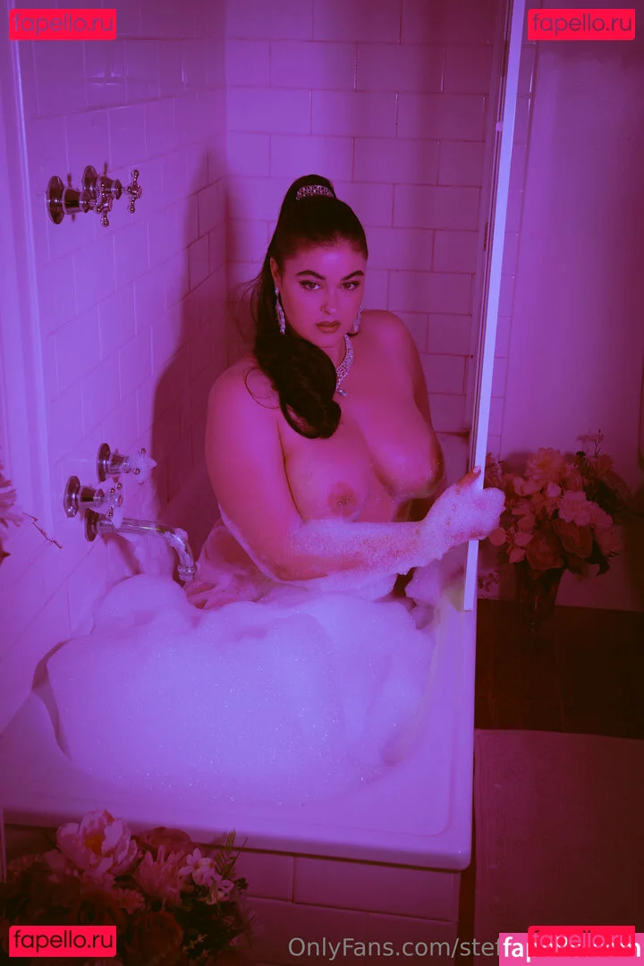 Stefania Ferrario Onlyfans Photo Gallery 