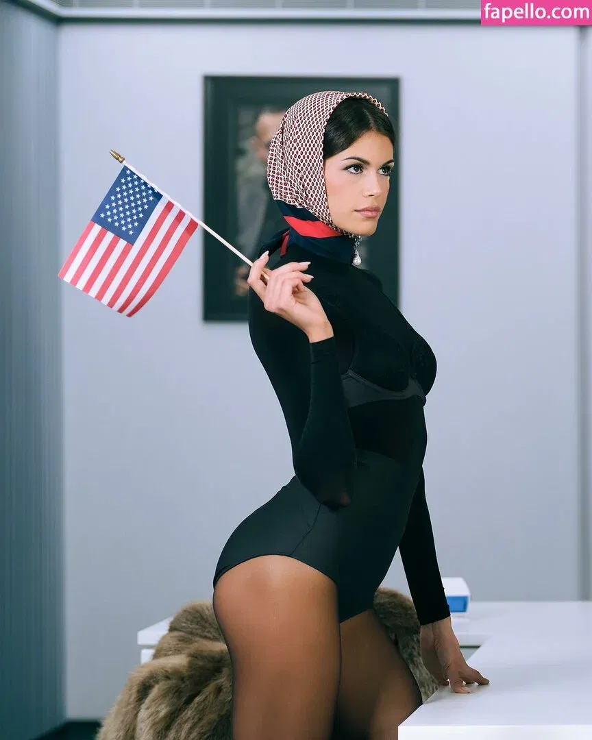 Kaia Gerber Onlyfans Photo Gallery 