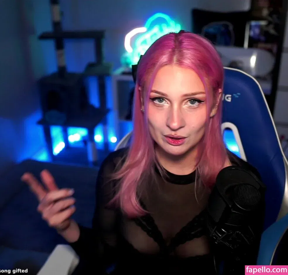 IceTokki Onlyfans Photo Gallery 