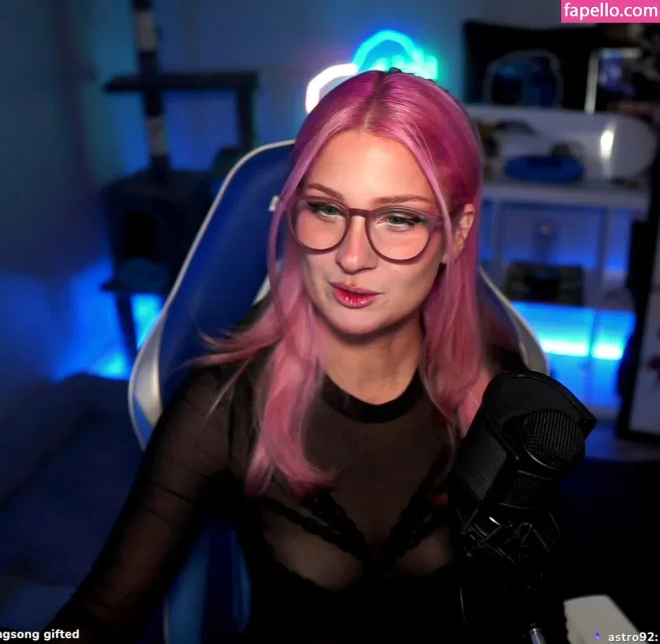 IceTokki Onlyfans Photo Gallery 