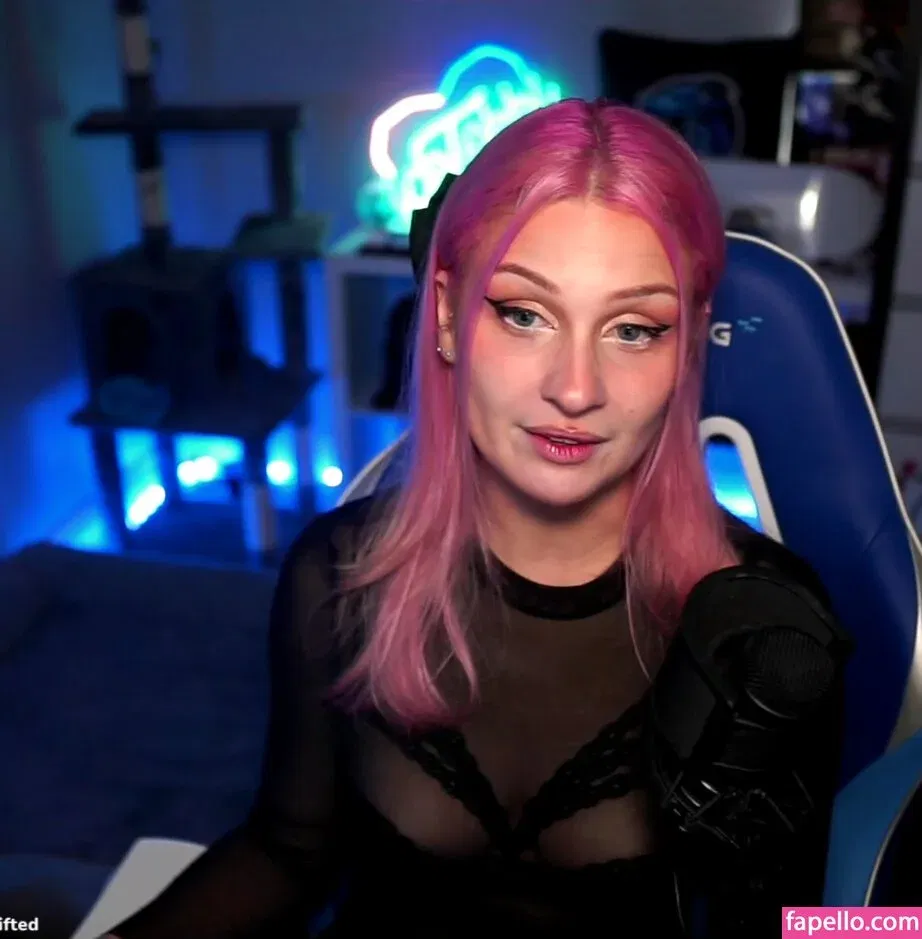 IceTokki Onlyfans Photo Gallery 