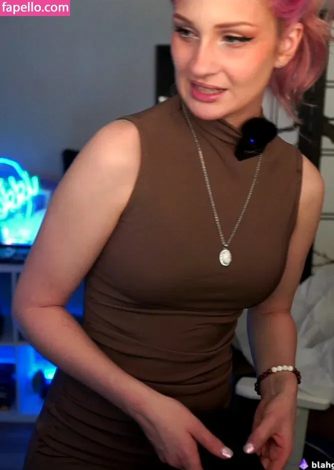 IceTokki Onlyfans Photo Gallery 