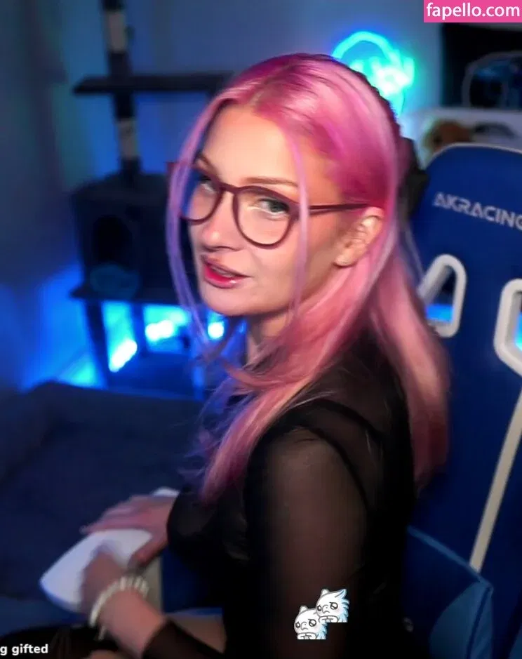 IceTokki Onlyfans Photo Gallery 