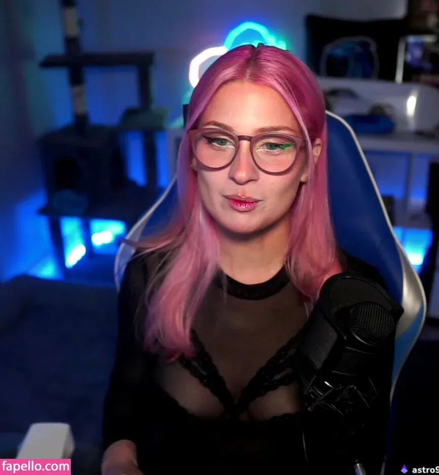 IceTokki Onlyfans Photo Gallery 