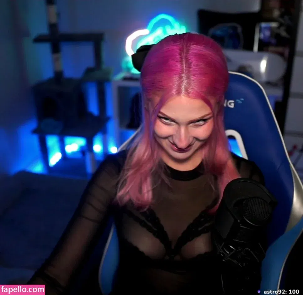 IceTokki Onlyfans Photo Gallery 