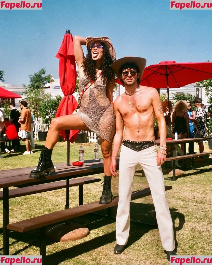 Vanessa Hudgens Onlyfans Photo Gallery 