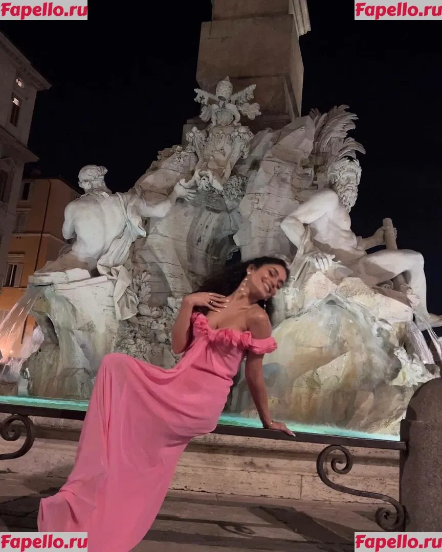 Vanessa Hudgens Onlyfans Photo Gallery 