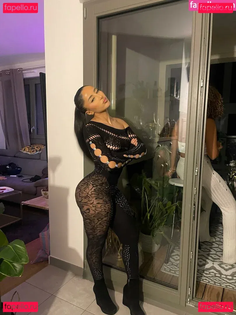 Akirayass Onlyfans Photo Gallery 