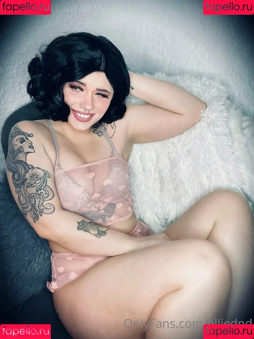 EllieDND Onlyfans Photo Gallery 