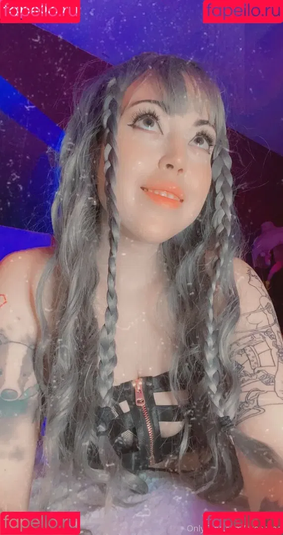 rueeruee Onlyfans Photo Gallery 