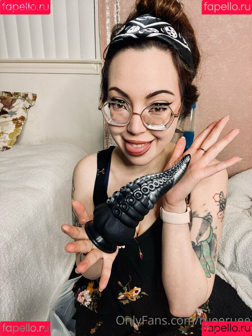 rueeruee Onlyfans Photo Gallery 