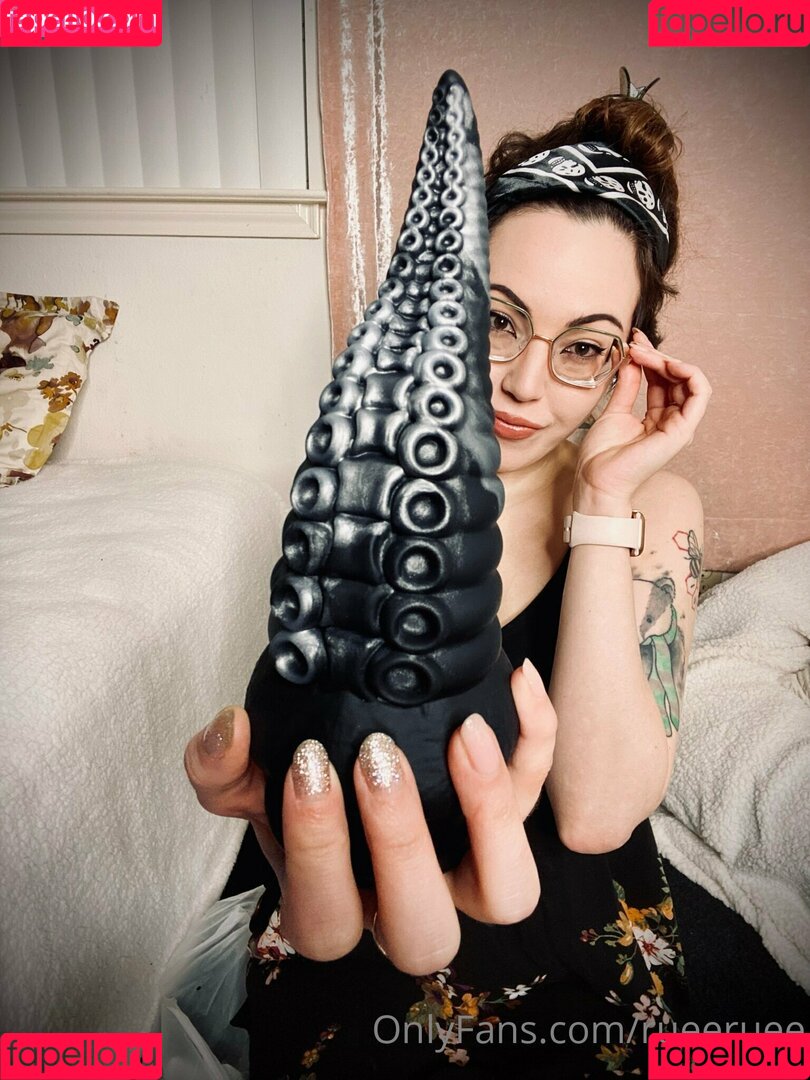 rueeruee Onlyfans Photo Gallery 