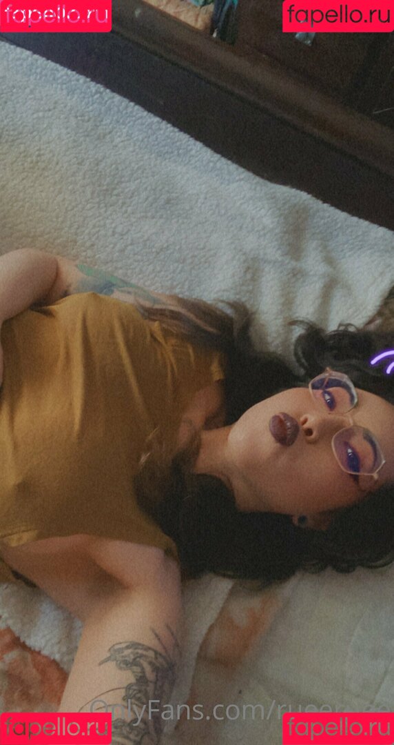 rueeruee Onlyfans Photo Gallery 