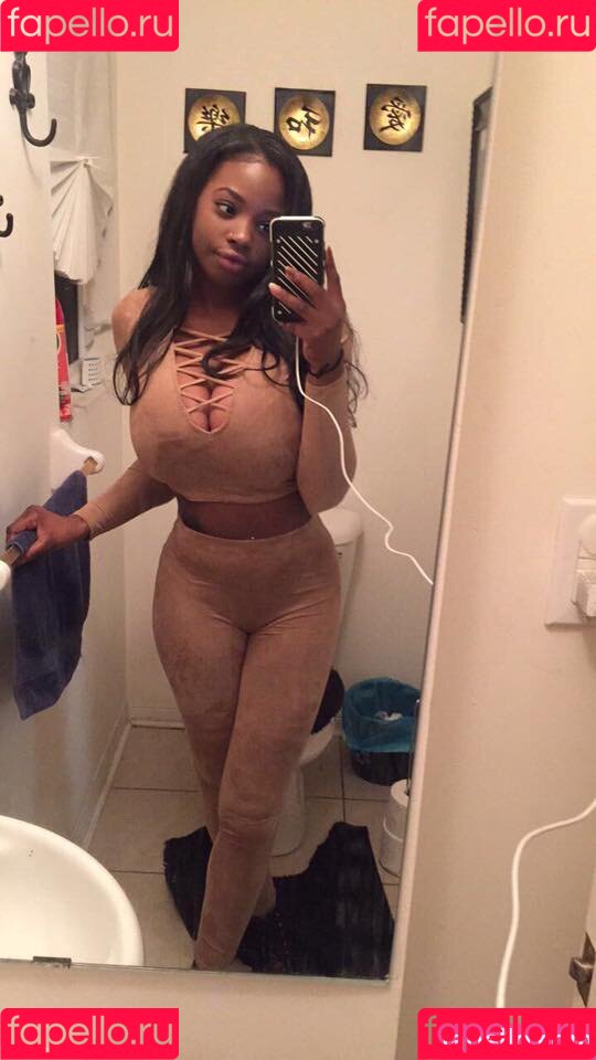 Itstaviaa Onlyfans Photo Gallery 