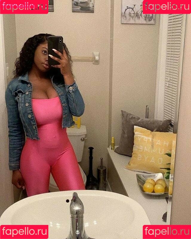 Itstaviaa Onlyfans Photo Gallery 