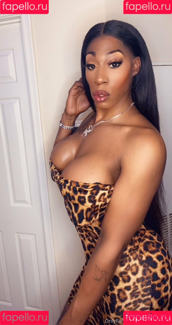 amazonhung Onlyfans Photo Gallery 