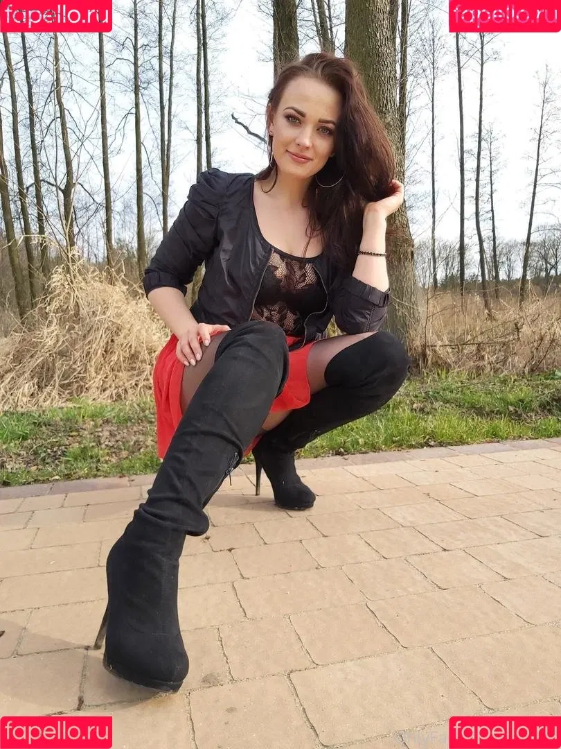 nylnes Onlyfans Photo Gallery 