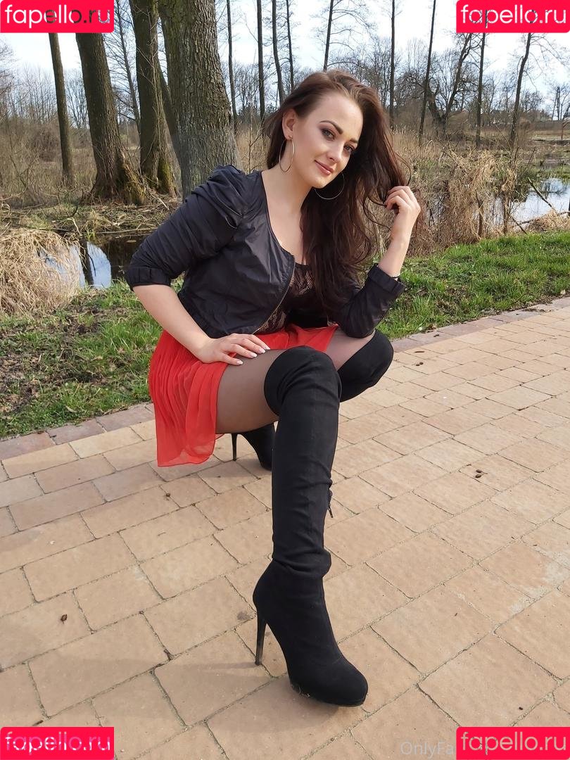 nylnes Onlyfans Photo Gallery 