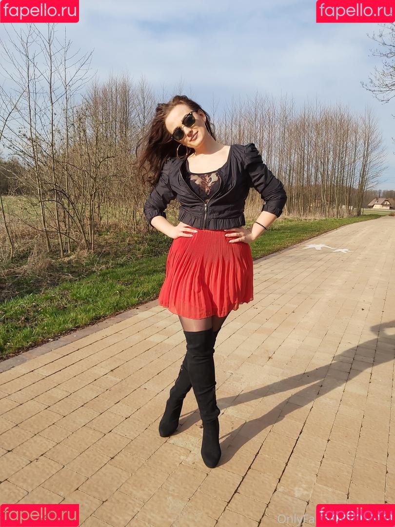 nylnes Onlyfans Photo Gallery 