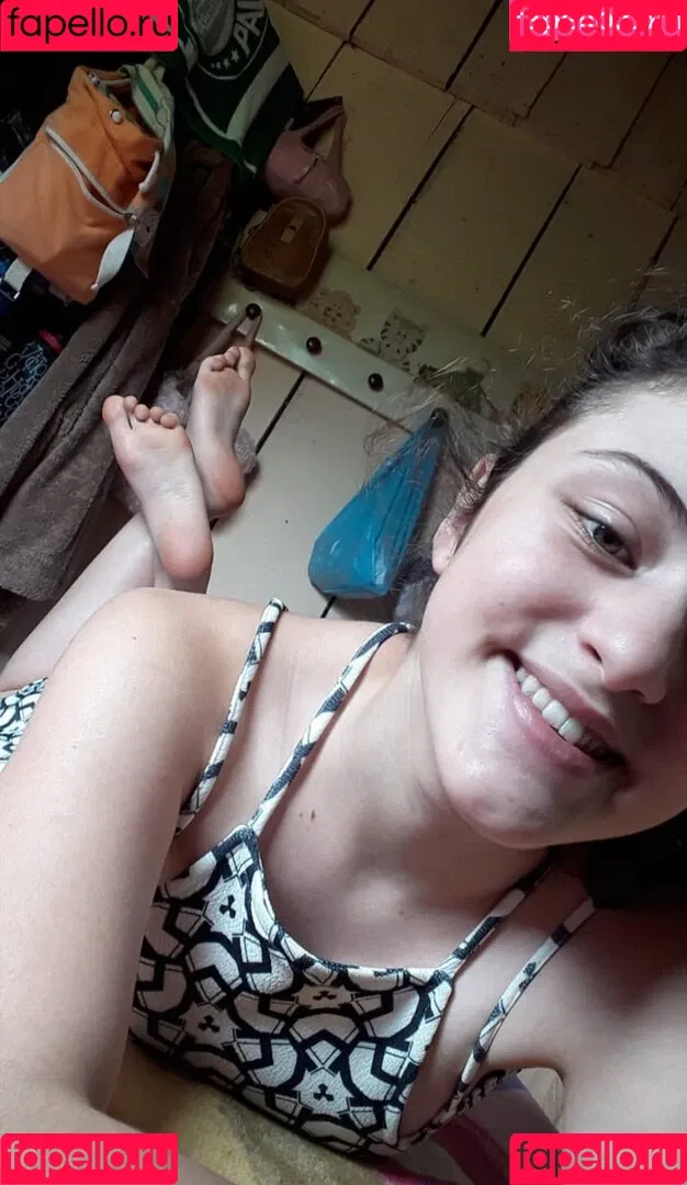 Pezinhos Da Jhenny Onlyfans Photo Gallery 