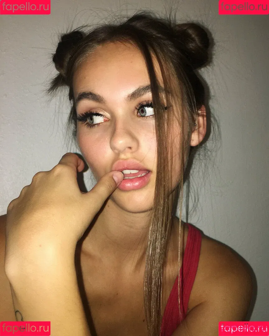 Lily Easton Onlyfans Photo Gallery 