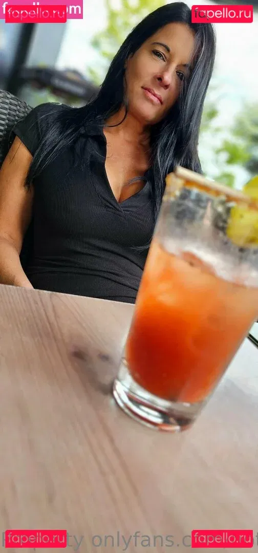 hotwifevenessa Onlyfans Photo Gallery 