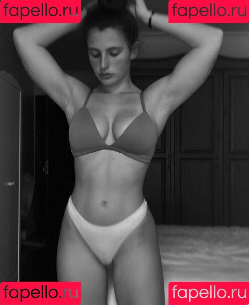 Andrea Rojo RedMil Nude Onlyfans Photo 34