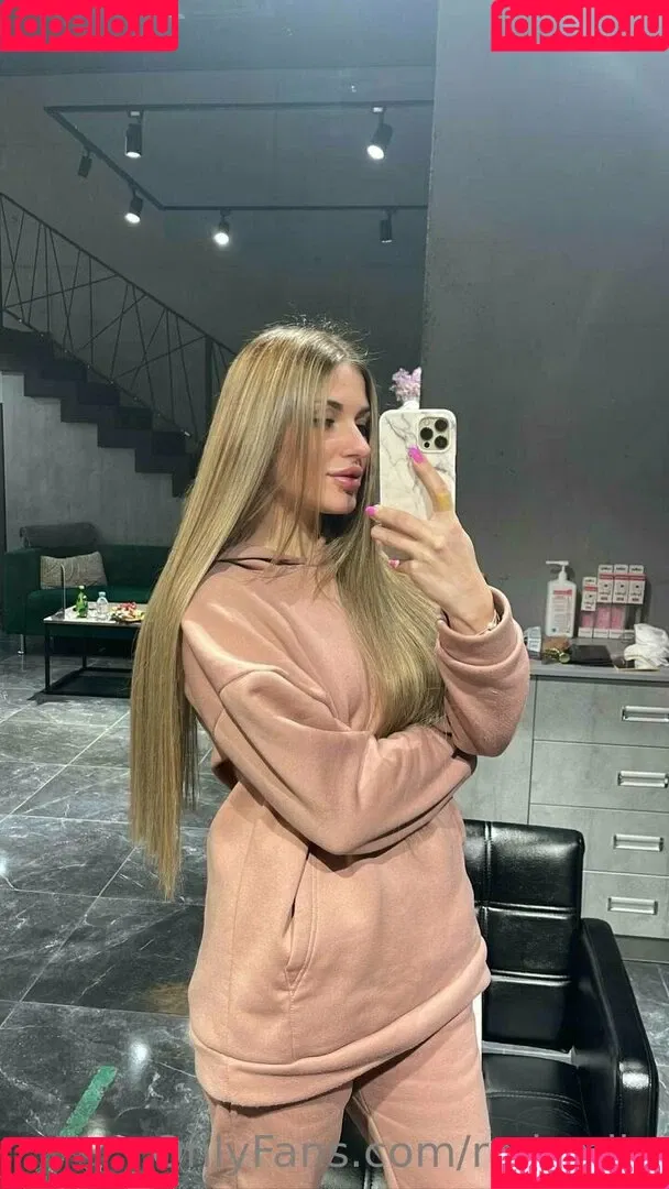 red_mila Onlyfans Photo Gallery 