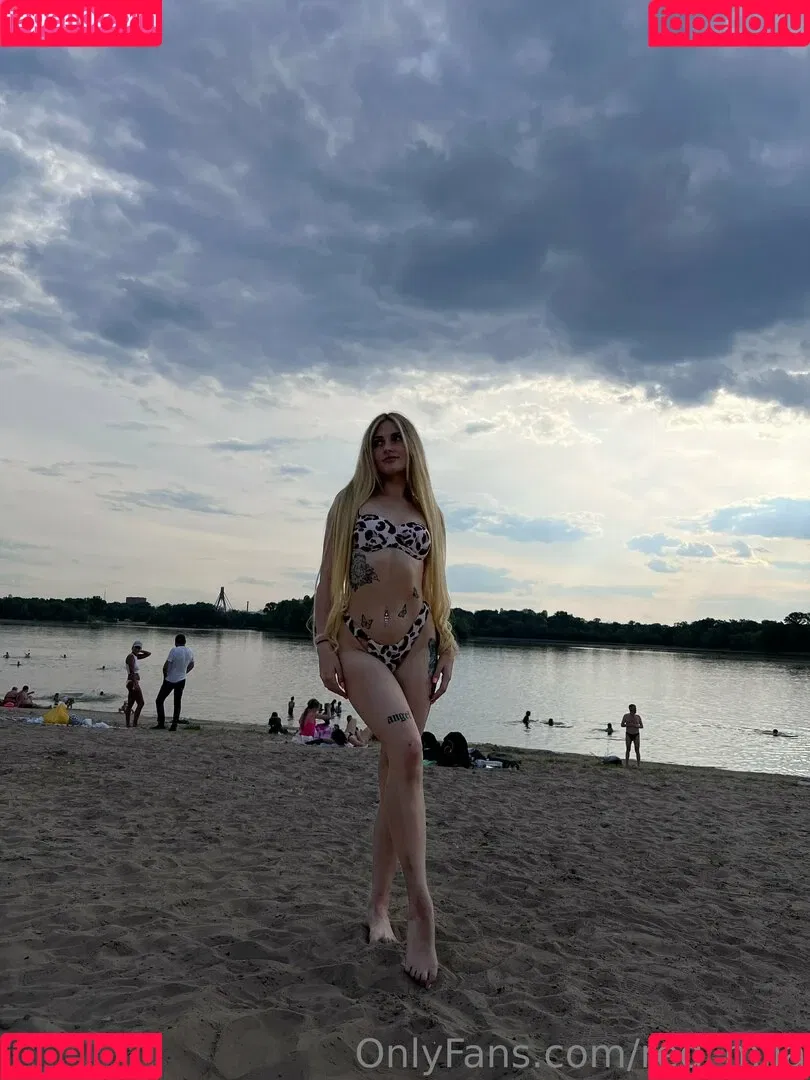 red_mila Onlyfans Photo Gallery 