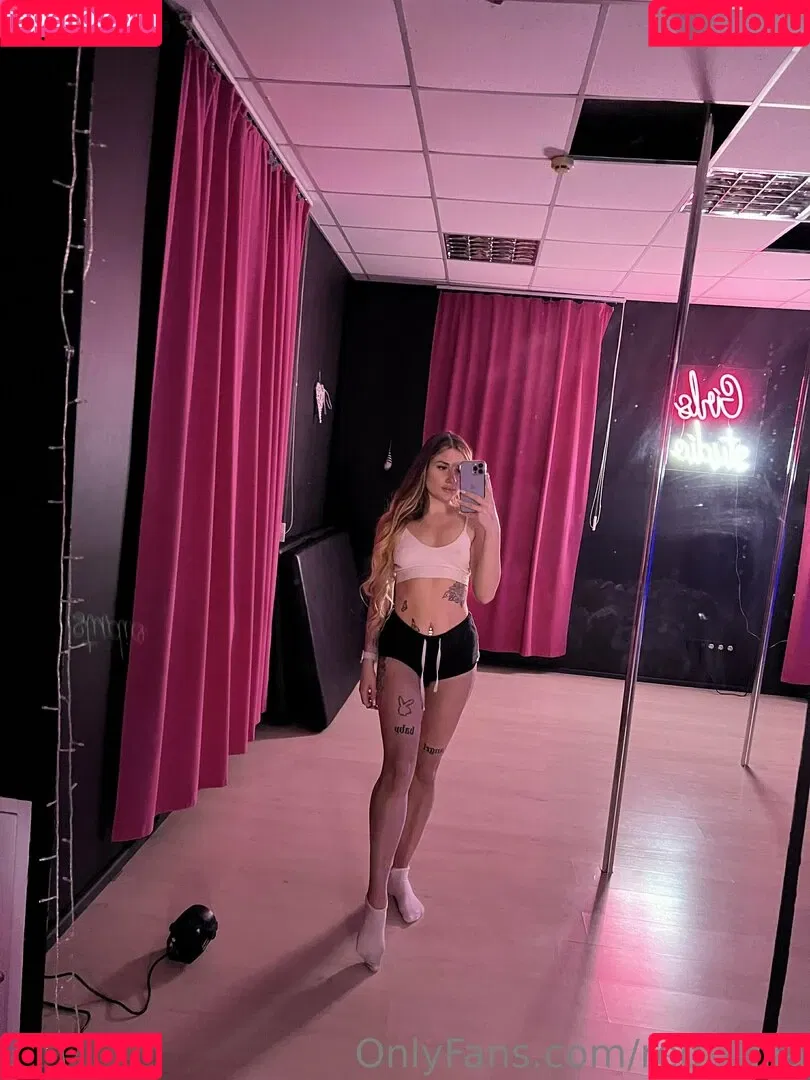 red_mila Onlyfans Photo Gallery 