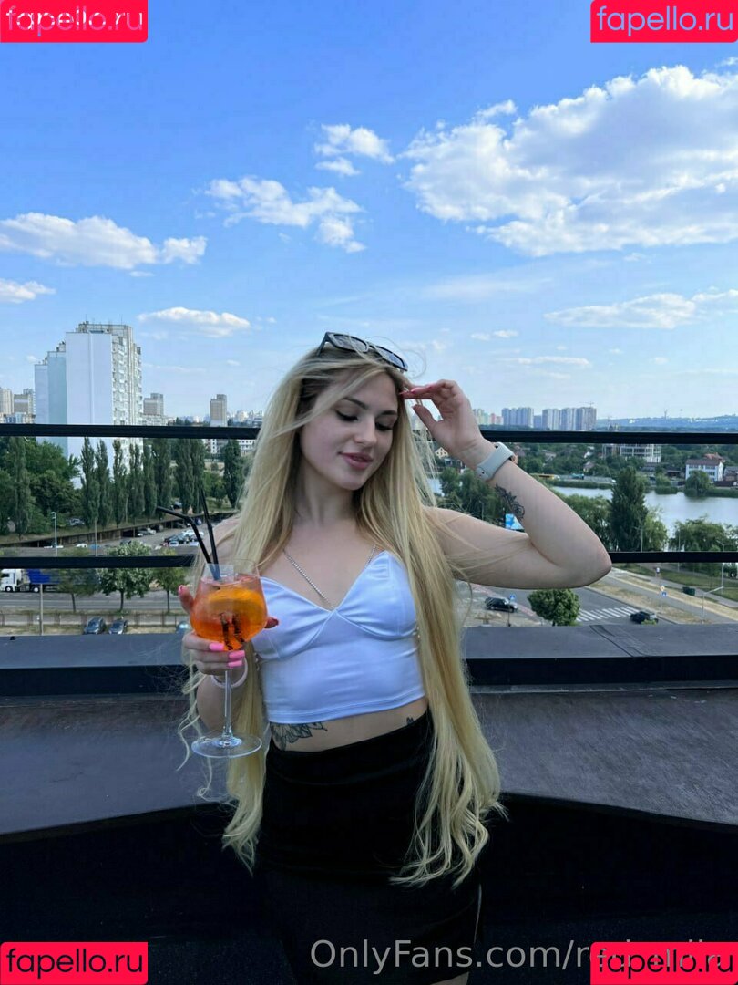 red_mila Onlyfans Photo Gallery 